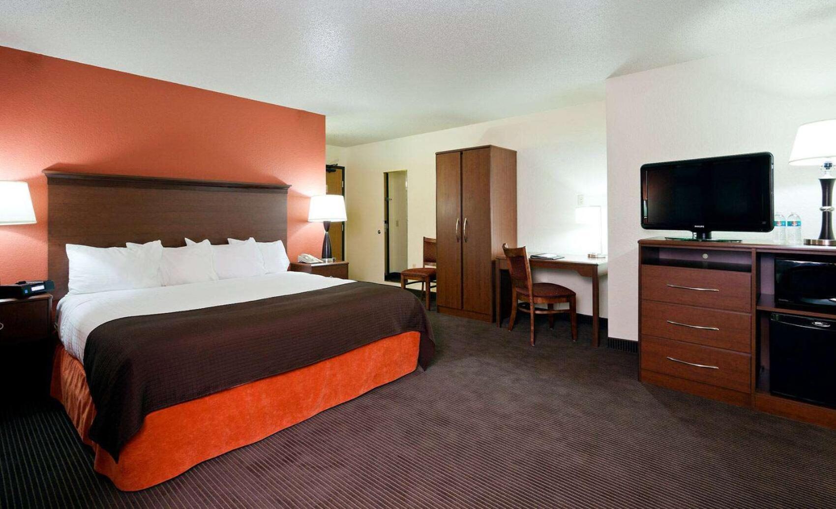 Americinn By Wyndham Manitowoc Esterno foto