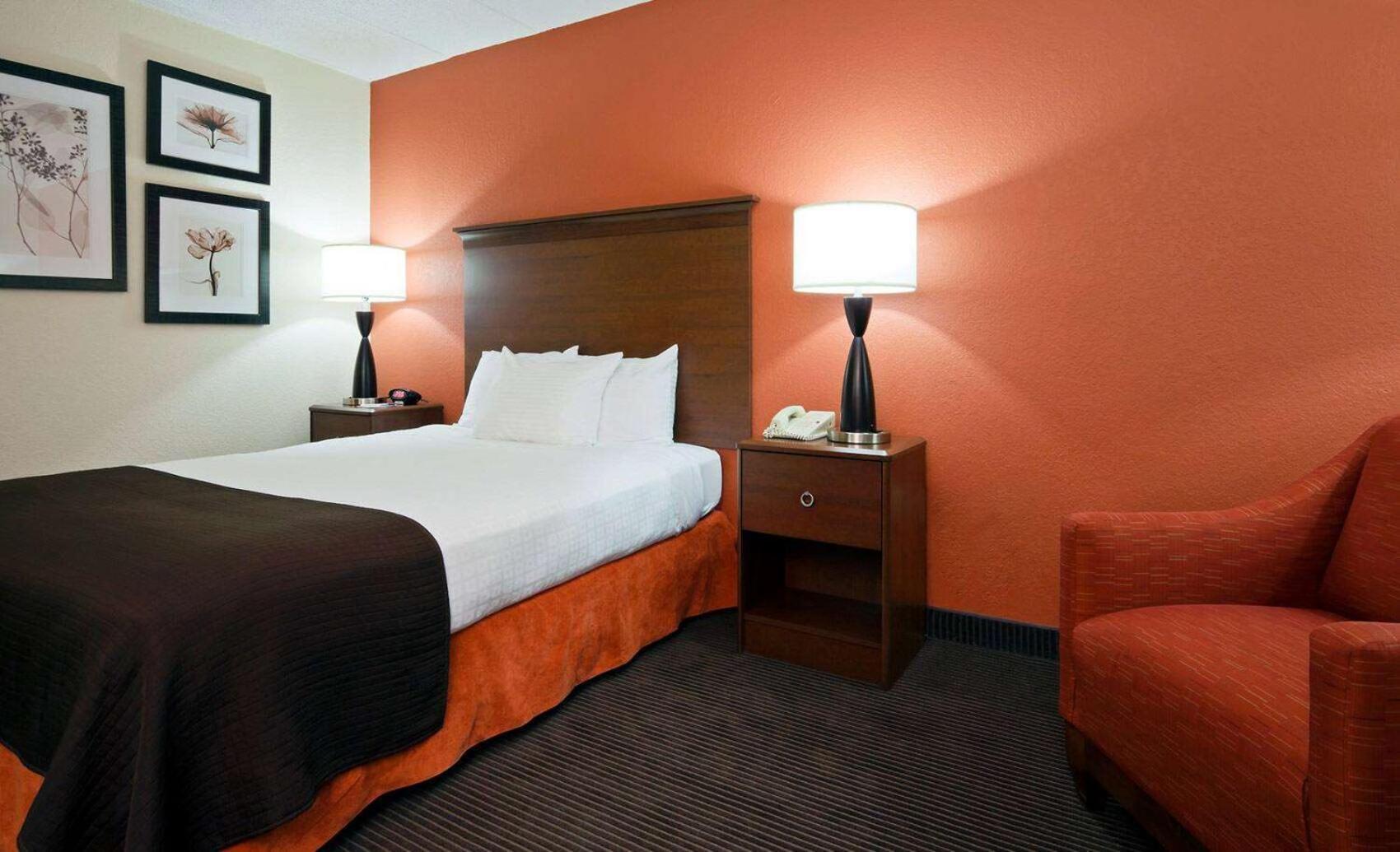 Americinn By Wyndham Manitowoc Esterno foto